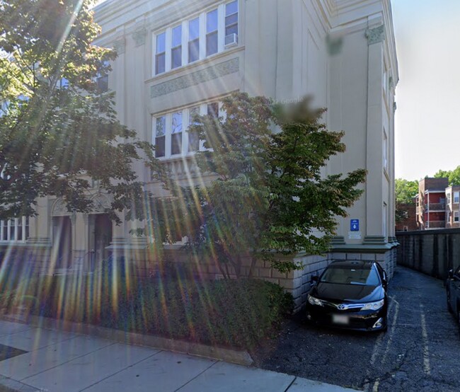 76 Egmont St, Unit 5 in Brookline, MA - Foto de edificio - Building Photo
