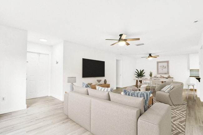 8356 SE Croft Cir in Hobe Sound, FL - Foto de edificio - Building Photo