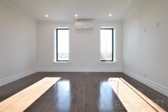 54 Van Dyke St in Brooklyn, NY - Building Photo - Floor Plan