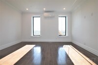 54 Van Dyke St in Brooklyn, NY - Foto de edificio - Floor Plan