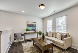 1225 Eastway Dr in Charlotte, NC - Building Photo - Building Photo