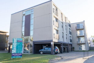 Sierra Manor in Edmonton, AB - Building Photo