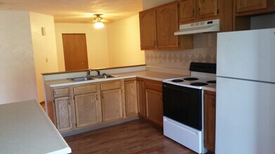 142 Homestead Ln, Unit #2 in Davidsville, PA - Foto de edificio - Building Photo