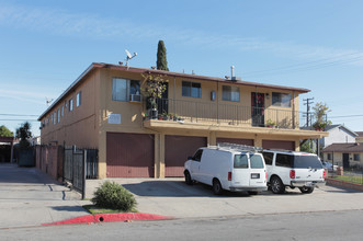 6667 Suva St in Bell Gardens, CA - Building Photo - Building Photo