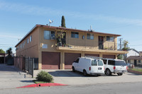 6667 Suva St in Bell Gardens, CA - Foto de edificio - Building Photo