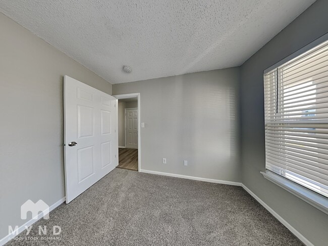 1315 Osprey Way in Greenwood, IN - Building Photo - Building Photo