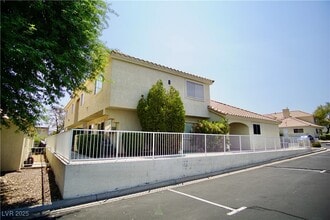 733 Anne Ln in Henderson, NV - Building Photo - Building Photo