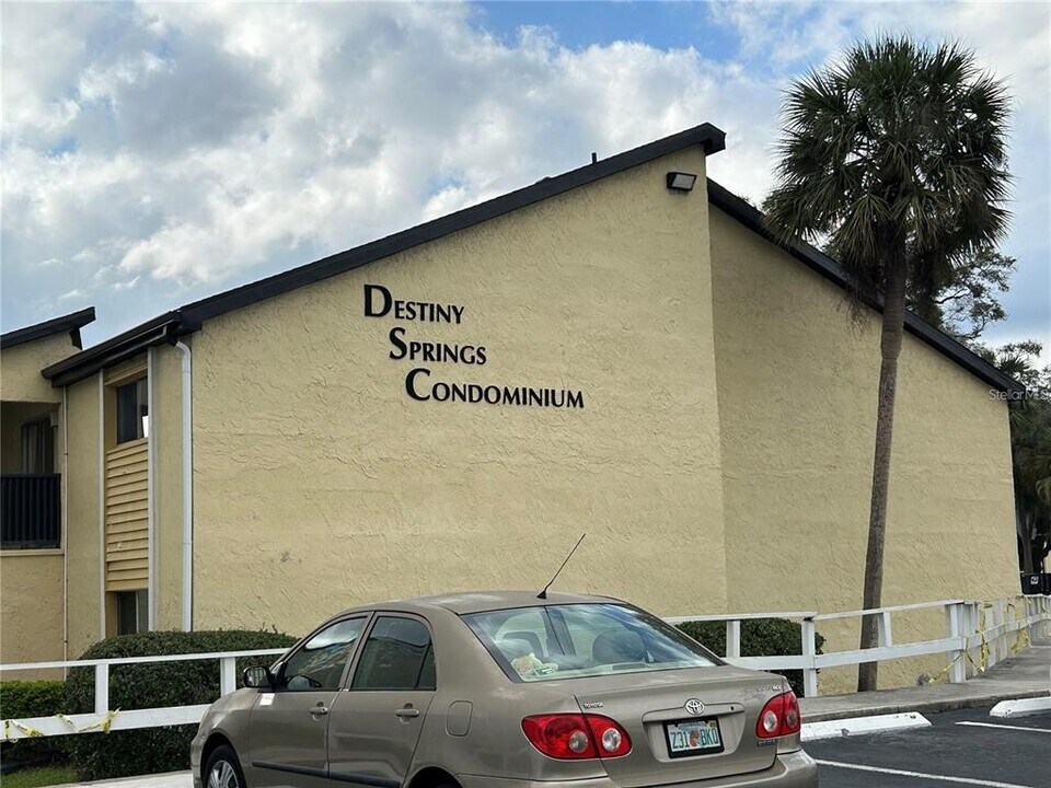 946 Lake Destiny Rd in Altamonte Springs, FL - Building Photo