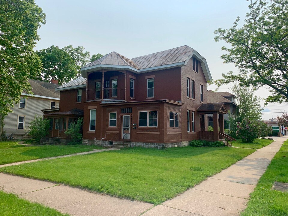 202 8th St S, Unit 202 in La crosse, WI - Building Photo