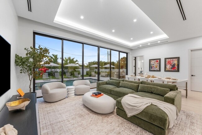 property at 220 S Swinton Ave