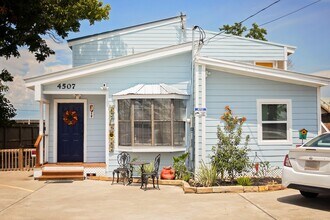 4507 W Bayshore Dr in Bacliff, TX - Building Photo - Building Photo