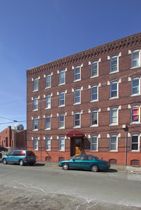 127-129 Clemente St in Holyoke, MA - Building Photo - Building Photo