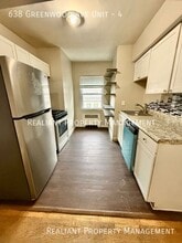 638 Greenwood Ave in Cincinnati, OH - Foto de edificio - Building Photo