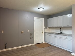 8010 Roswell St in Houston, TX - Building Photo - Building Photo