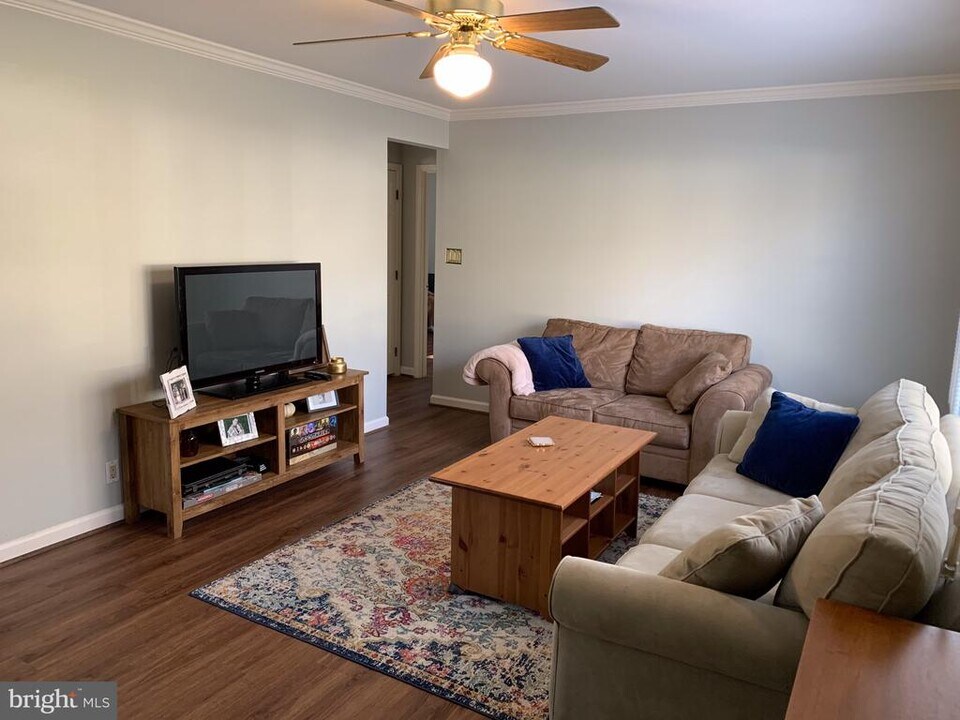 3010 Strathmeade St in Falls Church, VA - Building Photo