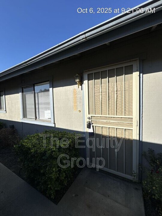 2941 W Caldwell Ave in Visalia, CA - Foto de edificio