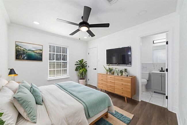 802 E 33rd St in Houston, TX - Foto de edificio - Building Photo