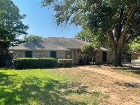 922 Kingston Dr in Mansfield, TX - Building Photo