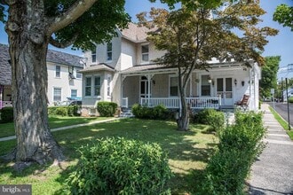 37 N Clinton St in Doylestown, PA - Building Photo - Building Photo