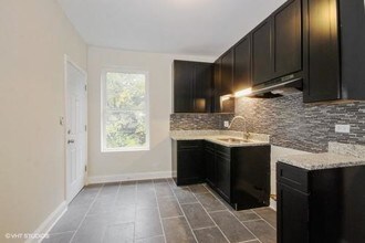 8350 S Marquette Ave-Unit -1R in Chicago, IL - Building Photo - Building Photo