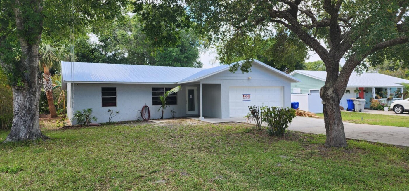 1115 33rd Ave SW in Vero Beach, FL - Building Photo