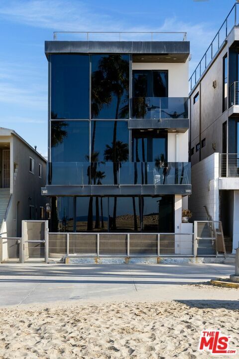 3007 Ocean Front Walk in Venice, CA - Building Photo - Building Photo