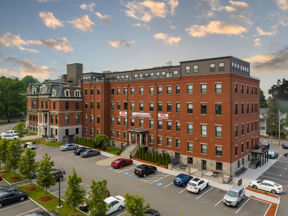 The Residences at The Franco in Lowell, MA - Foto de edificio