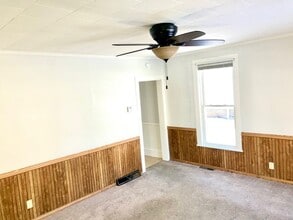 327 5th Ave, Unit APARTMENT #2 in Baraboo, WI - Building Photo - Building Photo