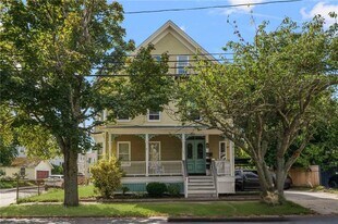 183 Wood St in Bristol, RI - Building Photo