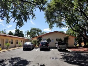 2308 Monroe St in Hollywood, FL - Building Photo - Building Photo