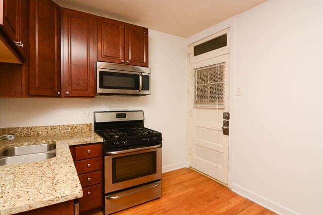 2242 W Ainslie St in Chicago, IL - Building Photo - Building Photo