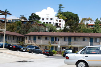 Overlook Point Apartments in San Diego, CA - Foto de edificio - Building Photo