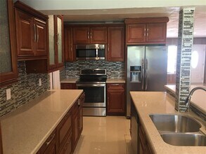 720 N 66 Terrace in Hollywood, FL - Foto de edificio - Building Photo