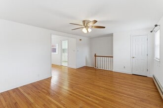 83 Manor Dr in Red Bank, NJ - Building Photo - Building Photo