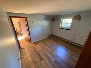 192 Woodland Dr, Unit 1 in East Islip, NY - Building Photo - Building Photo