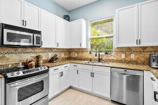 1875 Highland Grove Dr in Delray Beach, FL - Building Photo