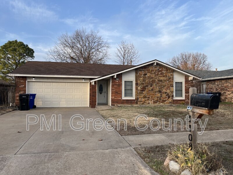 1108 West Louisville Street in Broken Arrow, OK - Building Photo