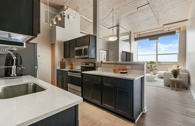 The Shoreline in Cleveland, OH - Building Photo - Building Photo