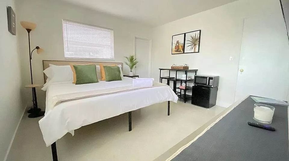 1523 NE 51st St in Fort Lauderdale, FL - Foto de edificio