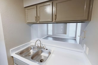 390 Shady Ln Dr in Fort Worth, TX - Building Photo - Building Photo