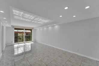 5300 NE 24th Terrace in Fort Lauderdale, FL - Foto de edificio - Building Photo