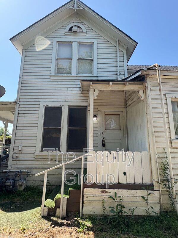 property at 467 N Alta Ave