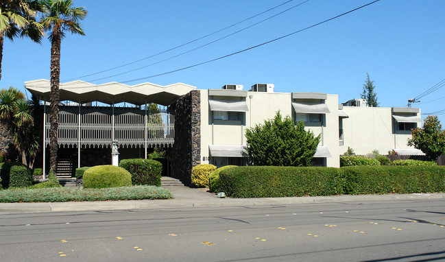 Montclair Garden Apartments in Santa Rosa, CA - Building Photo - Building Photo