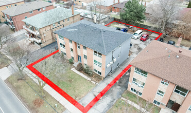 555 Birchmount Rd in Toronto, ON - Building Photo - Building Photo