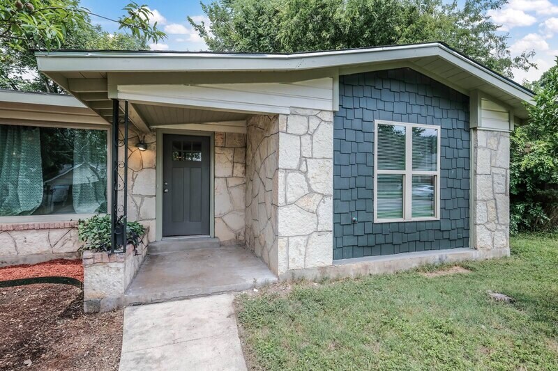623 Freiling in San Antonio, TX - Building Photo