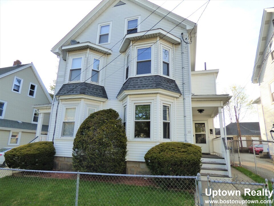 10 Stearns St, Unit #1C in Waltham, MA - Foto de edificio