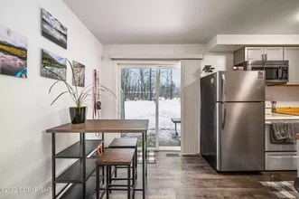 301 N Spruce Dr, Unit 3 in Wasilla, AK - Foto de edificio - Building Photo