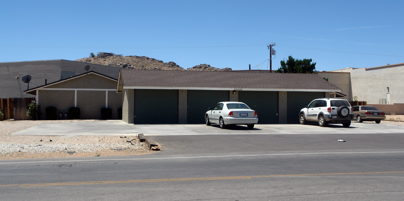 20255 Thunderbird Rd in Apple Valley, CA - Building Photo