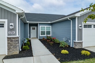 The Villas at Maplewood in Parma Heights, OH - Foto de edificio - Building Photo