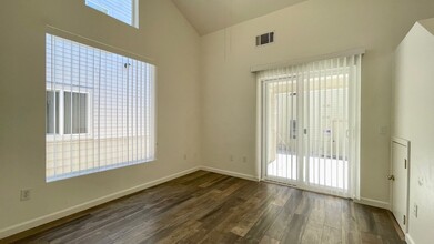 1228 Stafford St in San Luis Obispo, CA - Foto de edificio - Building Photo